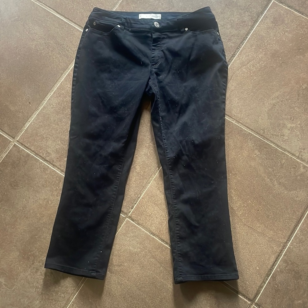 Est 1946 MidRise Cropped Jeans! Size 6